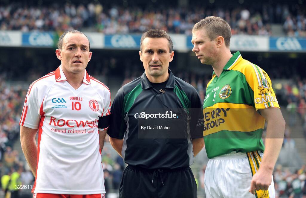 21 September 2008; Referee Maurice Deegan with Tyrone captain Brian Dooher, left, and Kerry captain Tomas O Se before the game. GAA Football All-Ireland Senior Championship Final, Kerry v Tyrone, Croke Park, Dublin. Picture credit: David Maher / SPORTSFILE
