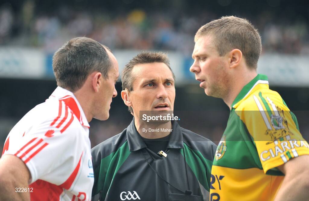 21 September 2008; Referee Maurice Deegan with Tyrone captain Brian Dooher, left, and Kerry captain Tomas O Se before the game. GAA Football All-Ireland Senior Championship Final, Kerry v Tyrone, Croke Park, Dublin. Picture credit: David Maher / SPORTSFILE
