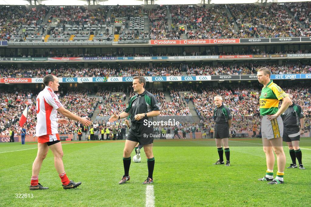 21 September 2008; Referee Maurice Deegan with Tyrone captain Brian Dooher, left, and Kerry captain Tomas O Se before the coin toss. GAA Football All-Ireland Senior Championship Final, Kerry v Tyrone, Croke Park, Dublin. Picture credit: David Maher / SPORTSFILE
