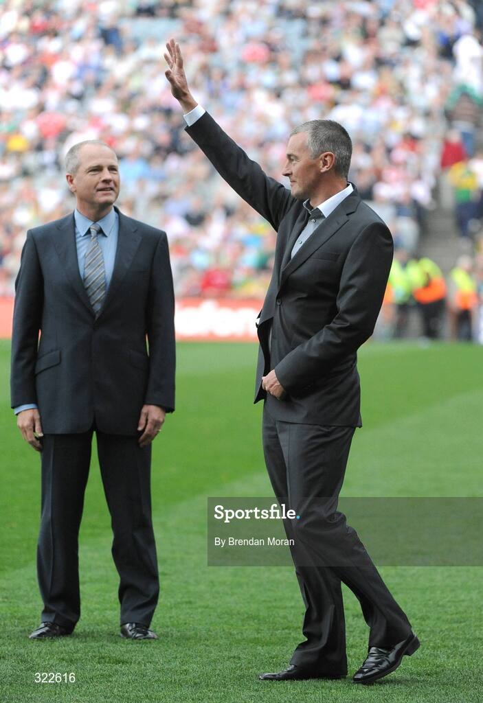 21 September 2008; John O'Leary of Dublin waves to the crowd during the 1983 Dublin Jubilee team presentation before the game. GAA Football All-Ireland Senior Championship Final, Kerry v Tyrone, Croke Park, Dublin. Picture credit: Brendan Moran / SPORTSFILE