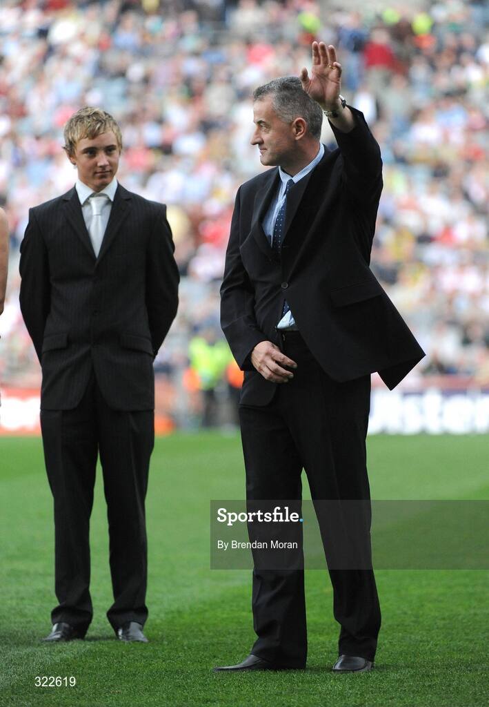 21 September 2008; Gerry Hargan waves to the crowd during the 1983 Dublin All-Ireland winning team presentation before the game. GAA Football All-Ireland Senior Championship Final, Kerry v Tyrone, Croke Park, Dublin. Picture credit: Brendan Moran / SPORTSFILE