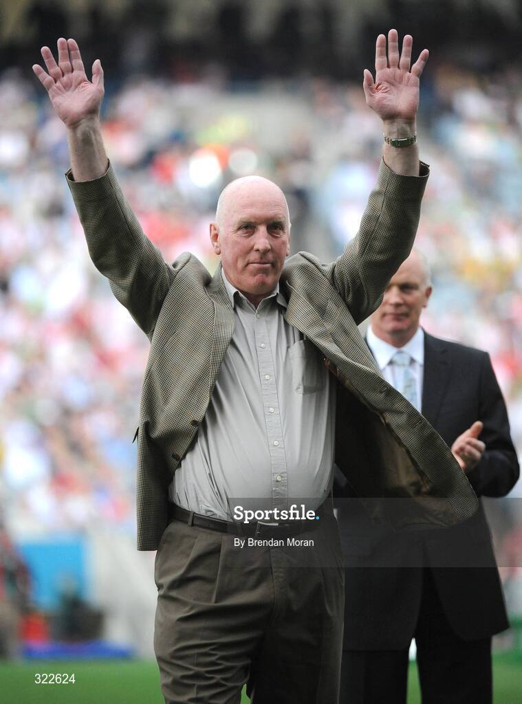 21 September 2008; Brian Mullins waves to the crowd during the 1983 Dublin All-Ireland winning team presentation before the game. GAA Football All-Ireland Senior Championship Final, Kerry v Tyrone, Croke Park, Dublin. Picture credit: Brendan Moran / SPORTSFILE