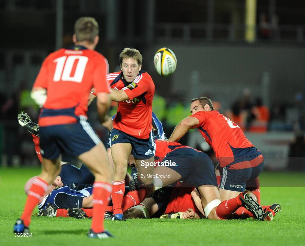 28 September 2008; Tomas O'Leary, Munster, passes the ball to team-mate Ronan O'Gara. Magners League, Leinster v Munster, RDS, Dublin. Picture credit: Matt Browne / SPORTSFILE