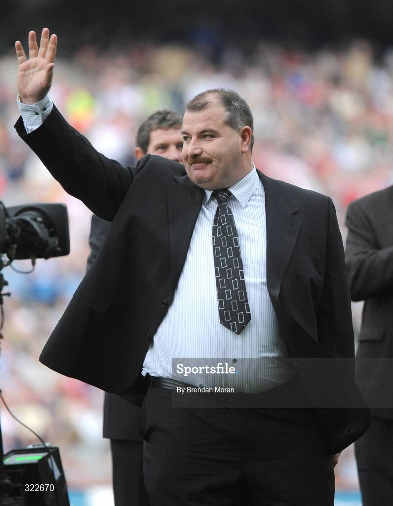 21 September 2008; Joe McNally waves to the crowd during the 1983 Dublin All-Ireland winning team presentation before the game. GAA Football All-Ireland Senior Championship Final, Kerry v Tyrone, Croke Park, Dublin. Picture credit: Brendan Moran / SPORTSFILE