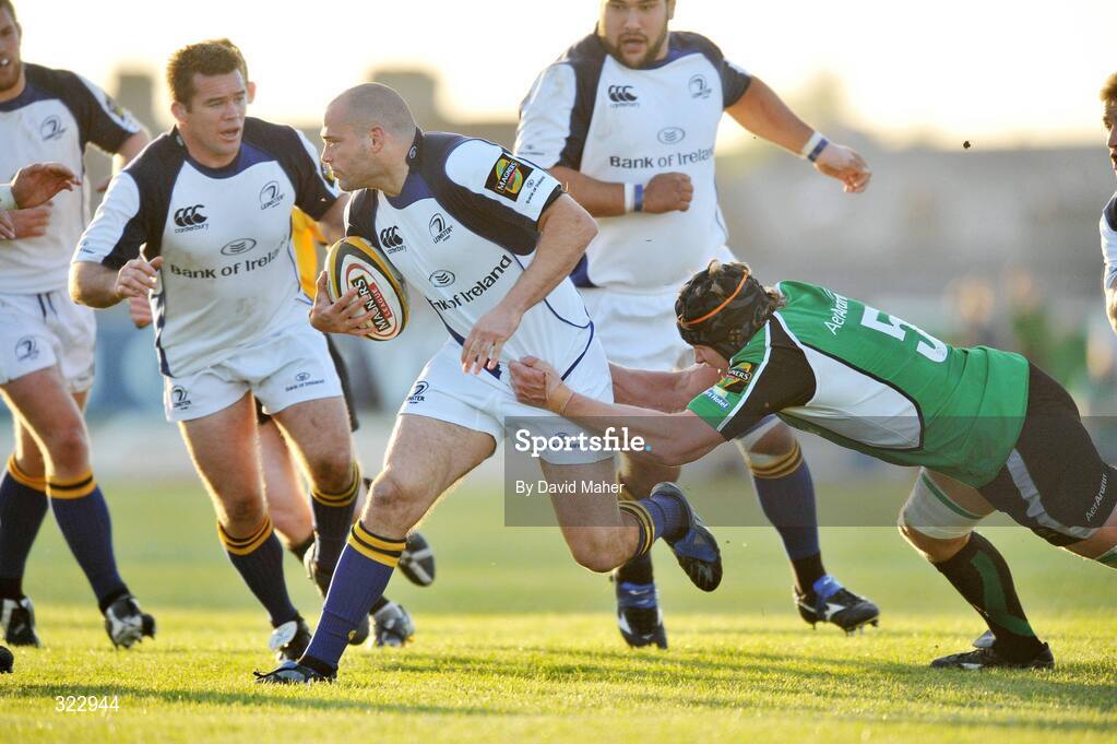5 October 2008; Felipe Contepomi, Leinster, in action against Andrew Farley, Connacht. Magners League, Connacht v Leinster, Sportsground, Galway. Picture credit: David Maher / SPORTSFILE