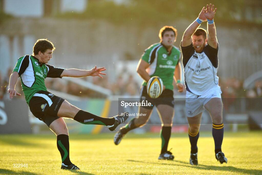 5 October 2008; Sean O'Connor, Leinster, blocks the kick of Ian Keatley, Connacht. Magners League, Connacht v Leinster, Sportsground, Galway. Picture credit: David Maher / SPORTSFILE