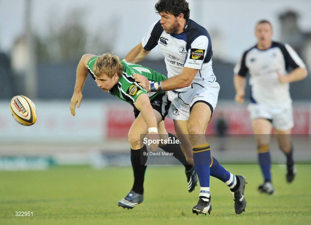 5 October 2008; Fionn Carr, Connacht, in action against Shane Horgan, Leinster. Magners League, Connacht v Leinster, Sportsground, Galway. Picture credit: David Maher / SPORTSFILE