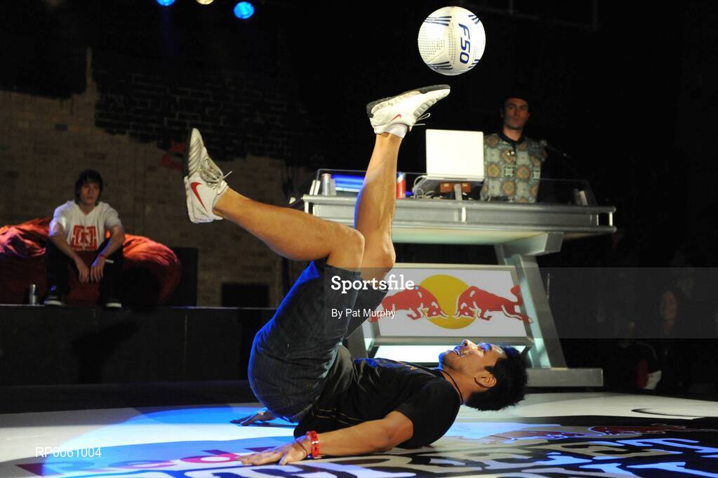4 October 2008; Nam 'Nam the Man' Nguyen, from Dublin, on his way to winning The Red Bull Street Style (Freestyle Football) Irish Qualifier. The winner of the qualifier will represent Ireland in the Red Bull World Street Style event, which will be held in Brazil in November. Andrews Lane Theatre, Dublin. Picture credit: Pat Murphy / SPORTSFILE