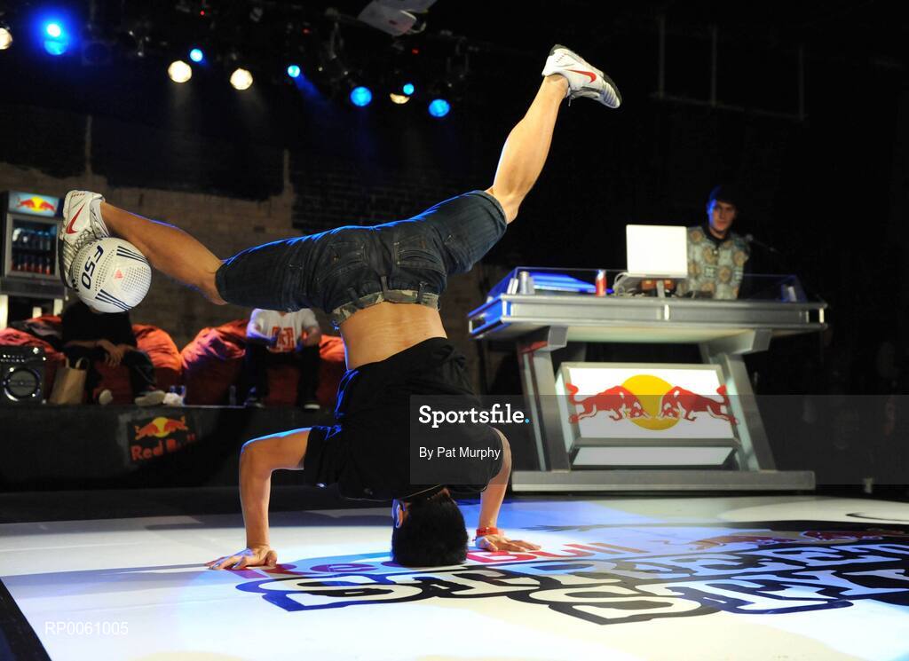 4 October 2008; Nam 'Nam the Man' Nguyen, from Dublin, on his way to winning The Red Bull Street Style (Freestyle Football) Irish Qualifier. The winner of the qualifier will represent Ireland in the Red Bull World Street Style event, which will be held in Brazil in November. Andrews Lane Theatre, Dublin. Picture credit: Pat Murphy / SPORTSFILE