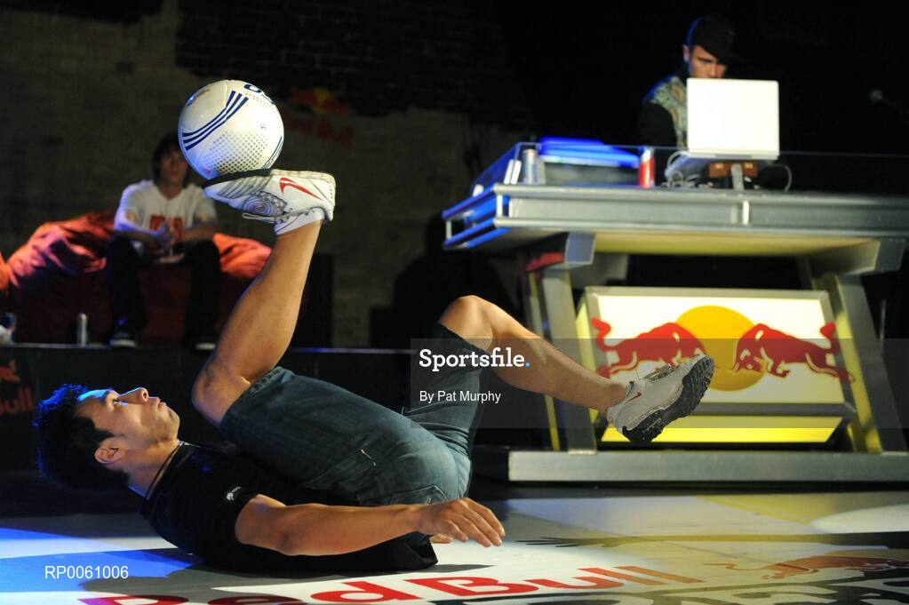 4 October 2008; Nam 'Nam the Man' Nguyen, from Dublin, on his way to winning The Red Bull Street Style (Freestyle Football) Irish Qualifier. The winner of the qualifier will represent Ireland in the Red Bull World Street Style event, which will be held in Brazil in November. Andrews Lane Theatre, Dublin. Picture credit: Pat Murphy / SPORTSFILE
