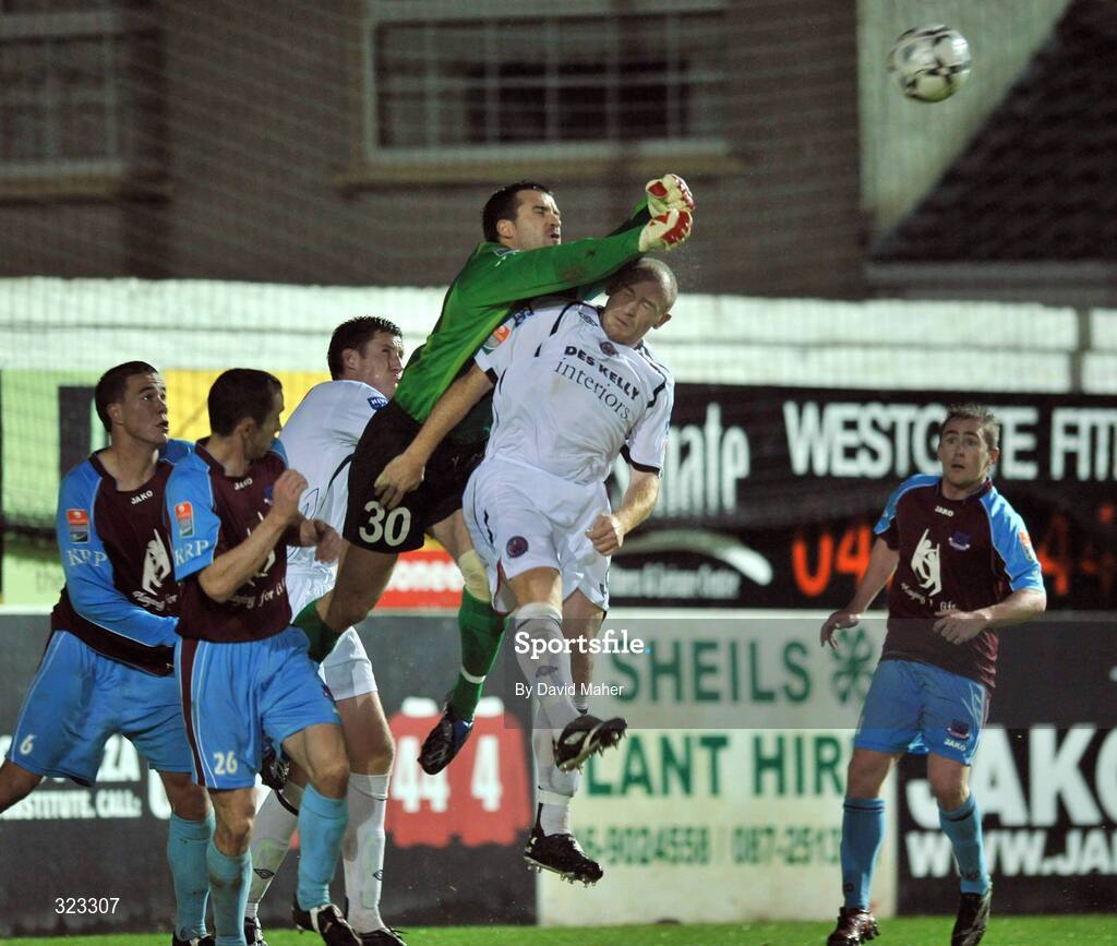 10 October 2008; Jamie Ewings, Drogheda United, in action against Glen Crowe, Bohemians. eircom League Premier Division, Drogheda United v Bohemians, United Park, Drogheda. Picture credit: David Maher / SPORTSFILE