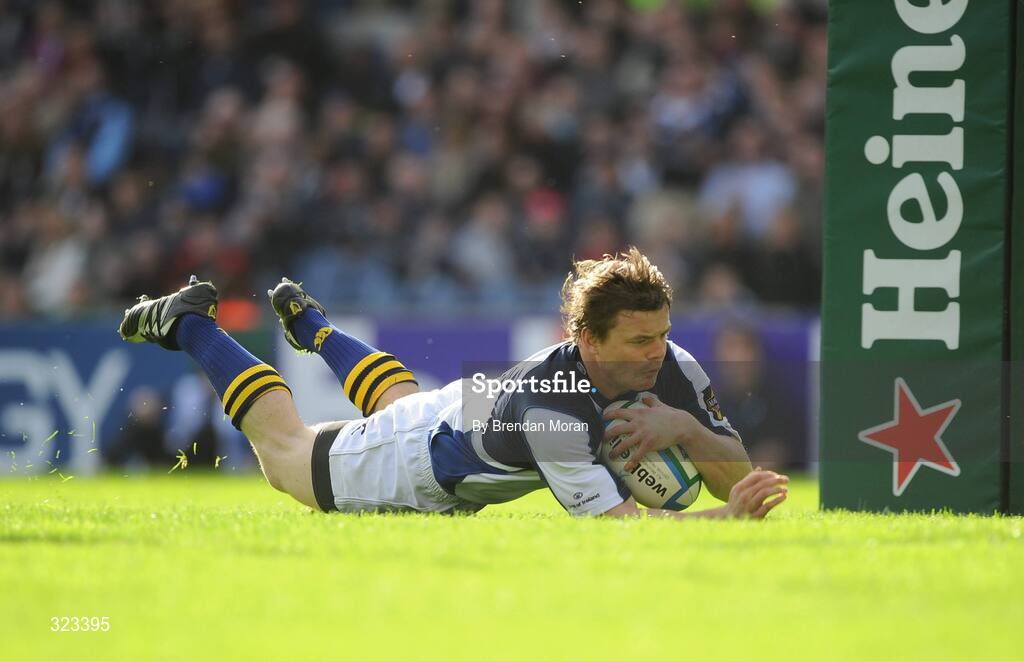 11 October 2008; Brian O'Driscoll, Leinster, touches down to score his side's second try. Heineken Cup, Pool 2, Round 1, Edinburgh v Leinster, Murrayfield, Edinburgh, Scotland. Picture credit: Brendan Moran / SPORTSFILE