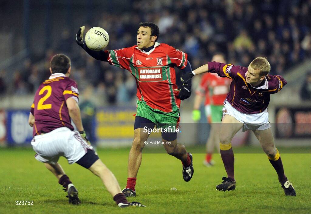13 October 2008; Ted Furman, Ballymun Kickhams, in action against Rory O'Connor, left, and Michael Brides, Oliver Plunketts/Eoghan Ruadh. Dublin Senior Football Semi-Final, Ballymun Kickhams v Oliver Plunketts/Eoghan Ruadh, Parnell Park, Dublin. Picture credit: Pat Murphy / SPORTSFILE