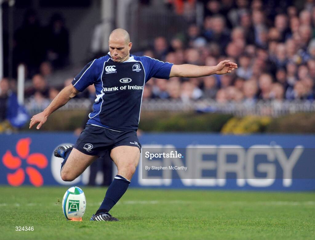 18 October 2008; Felipe Contepomi, Leinster, kicks a penalty in the first half. Heineken Cup, Pool 2 Round 2, Leinster v London Wasps, RDS, Dublin. Picture credit: Stephen McCarthy / SPORTSFILE