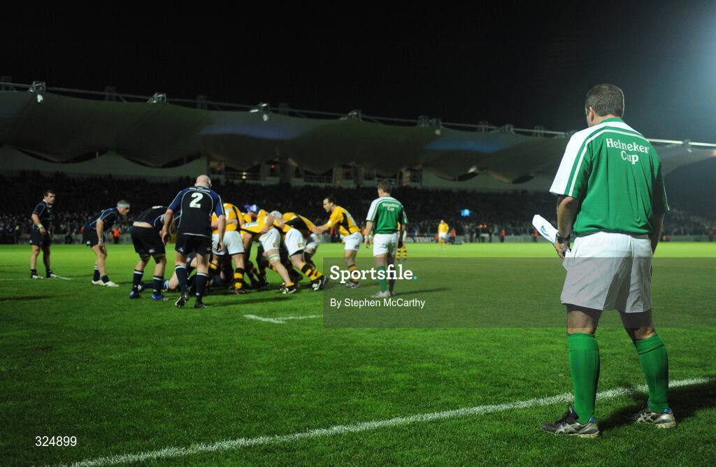 18 October 2008; An assistant referee keeps an eye on the action. Heineken Cup, Pool 2 Round 2, Leinster v London Wasps, RDS, Dublin. Picture credit: Stephen McCarthy / SPORTSFILE