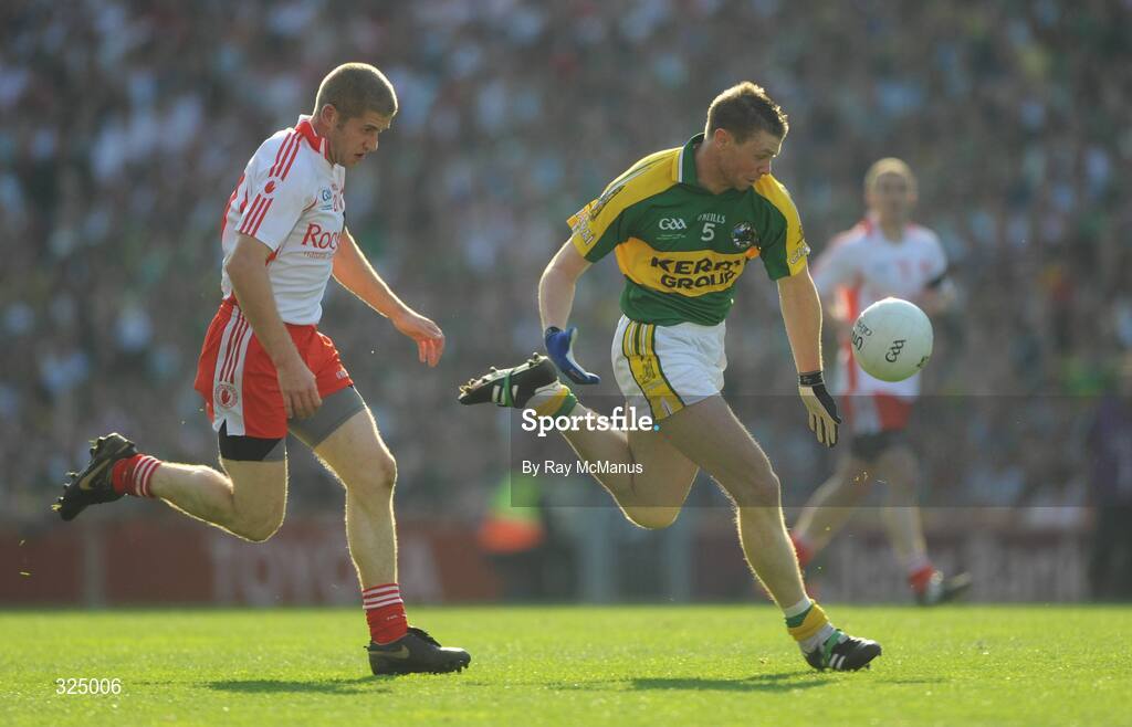 21 September 2008; Tomas O Se, Kerry, in action against Kevin Hughes, Tyrone. GAA Football All-Ireland Senior Championship Final, Kerry v Tyrone, Croke Park, Dublin. Picture credit: Ray McManus / SPORTSFILE