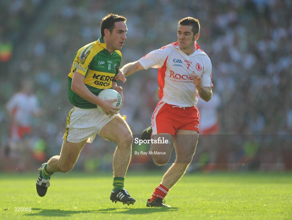 21 September 2008; Declan O'Sullivan, Kerry, in action against Philip Jordan, Tyrone. GAA Football All-Ireland Senior Championship Final, Kerry v Tyrone, Croke Park, Dublin. Picture credit: Ray McManus / SPORTSFILE