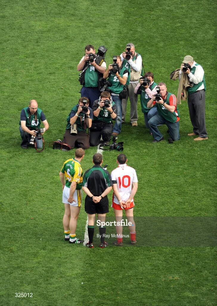 21 September 2008; Referee Maurice Deegan stands with Kerry captain Tomas O Se and Tyrone captain Brian Dooher for photographers before the game. GAA Football All-Ireland Senior Championship Final, Kerry v Tyrone, Croke Park, Dublin. Picture credit: Ray McManus / SPORTSFILE