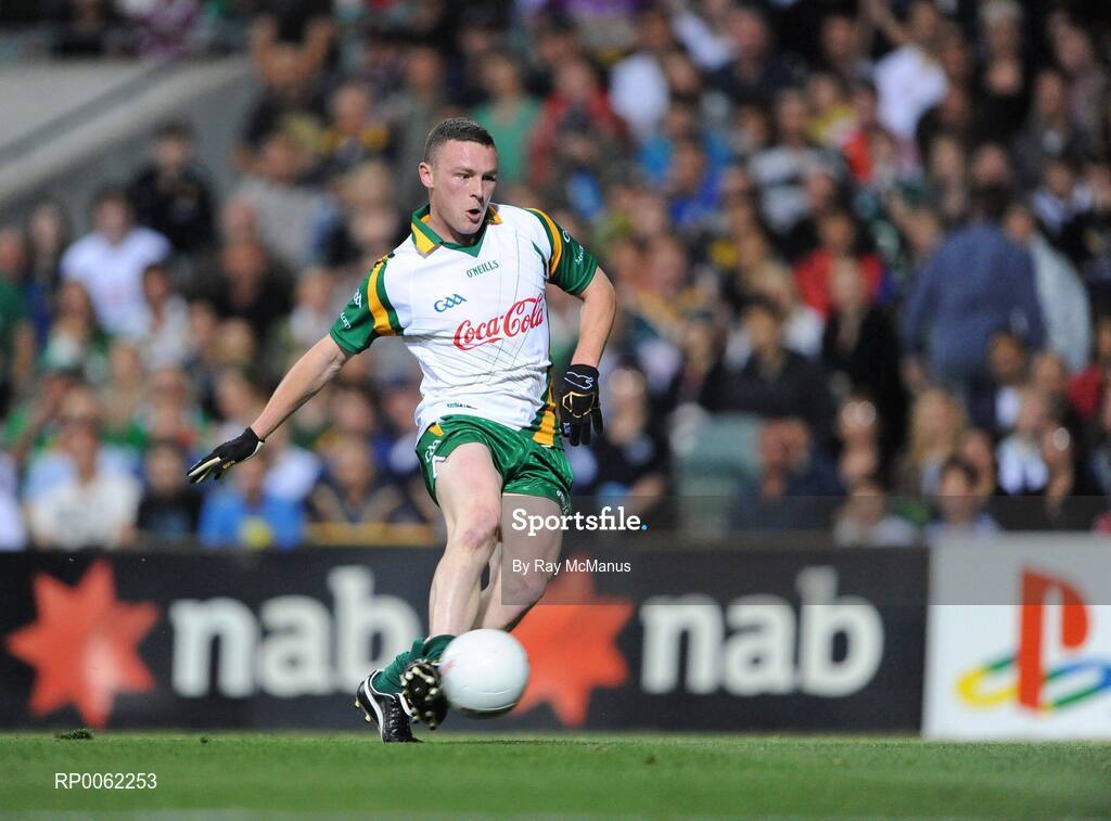 24 October 2008; Leighton Glynn scores the first goal for Ireland. 2008 Toyota International Rules Series, Australia v Ireland, Subiaco Oval, Perth, Western Australia. Picture credit: Ray McManus / SPORTSFILE