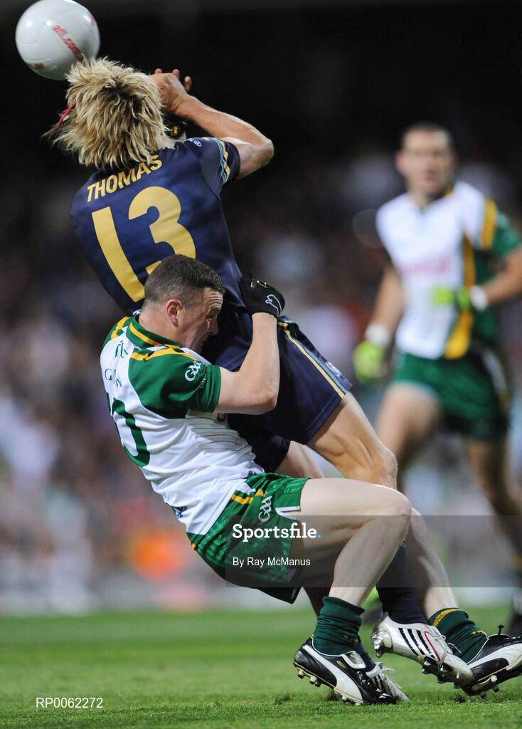 24 October 2008; Dale Thomas, Australia, is tackled by Leighton Glynn, Ireland. 2008 Toyota International Rules Series, Australia v Ireland, Subiaco Oval, Perth, Western Australia. Picture credit: Ray McManus / SPORTSFILE