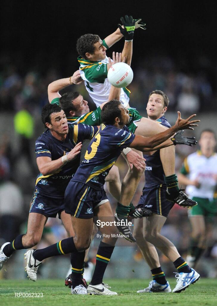 24 October 2008; Tom Parsons and Paddy Bradley, Ireland, in action against Roger Hayden, Australia. 2008 Toyota International Rules Series, Australia v Ireland, Subiaco Oval, Perth, Western Australia. Picture credit: Ray McManus / SPORTSFILE