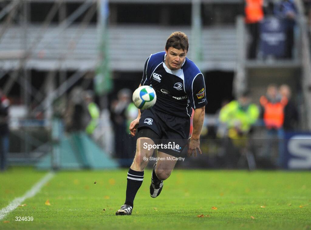 18 October 2008; Brian O'Driscoll, Leinster, kicks the ball ahead on the way to scoring his and his side's second try. Heineken Cup, Pool 2 Round 2, Leinster v London Wasps, RDS, Dublin. Picture credit: Stephen McCarthy / SPORTSFILE