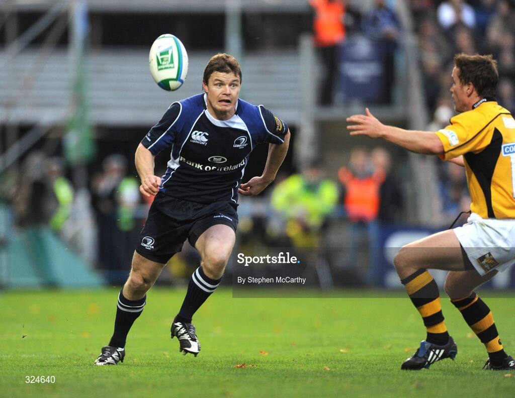 18 October 2008; Brian O'Driscoll, Leinster, kicks the ball ahead on the way to scoring his and his side's second try. Heineken Cup, Pool 2 Round 2, Leinster v London Wasps, RDS, Dublin. Picture credit: Stephen McCarthy / SPORTSFILE