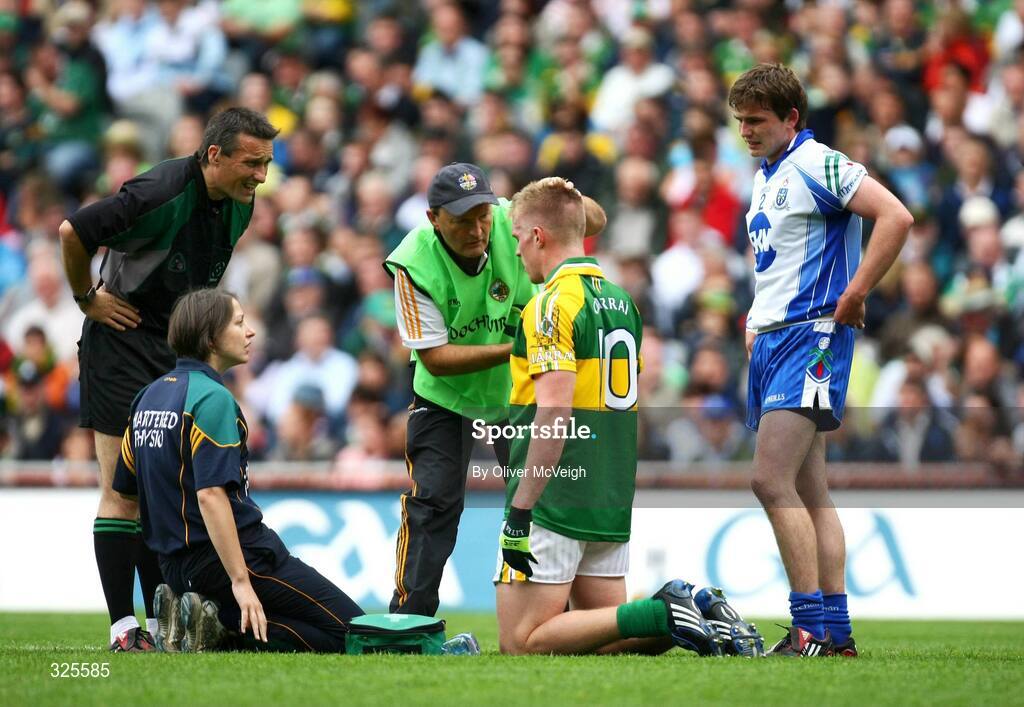 3 August 2008; Tommy Walsh, Kerry, receives attention from the medical staff. All-Ireland Senior Football Championship Qualifier, Round 3, Kerry v Monaghan, Croke Park, Dublin. Picture credit: Oliver McVeigh / SPORTSFILE