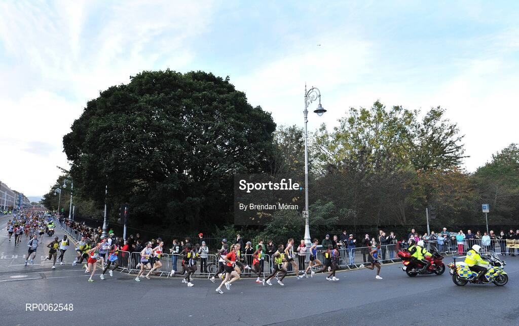 27 October 2008; The elite runners pass through Merrion Square during the Lifestyle Sports - adidas Dublin Marathon 2008. Merrion Square, Dublin. Picture credit: Brendan Moran / SPORTSFILE