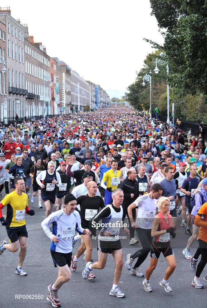 27 October 2008; The main field pass through Merrion Square during the Lifestyle Sports - adidas Dublin Marathon 2008. Merrion Square, Dublin. Picture credit: Brendan Moran / SPORTSFILE