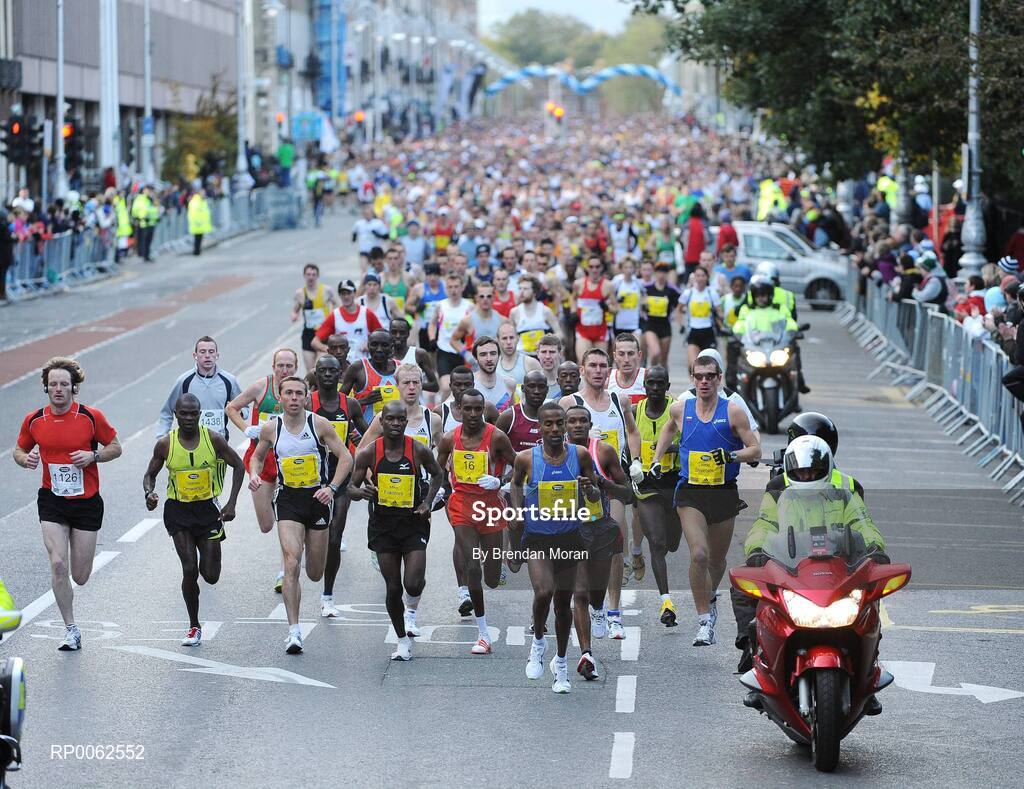 27 October 2008; The lead runners pass through Merrion Square during the Lifestyle Sports - adidas Dublin Marathon 2008. Merrion Square, Dublin. Picture credit: Brendan Moran / SPORTSFILE