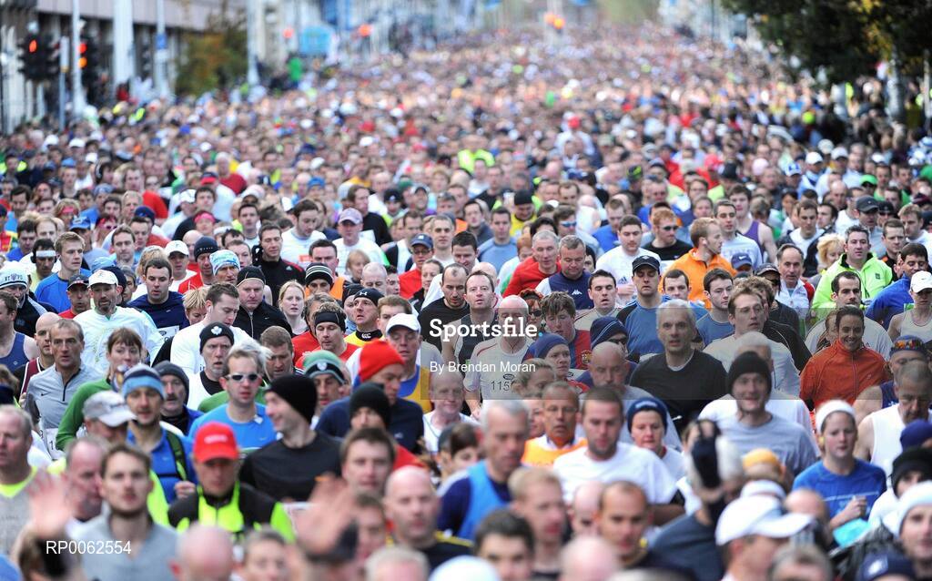 27 October 2008; The main field pass through Merrion Square during the Lifestyle Sports - adidas Dublin Marathon 2008. Merrion Square, Dublin. Picture credit: Brendan Moran / SPORTSFILE