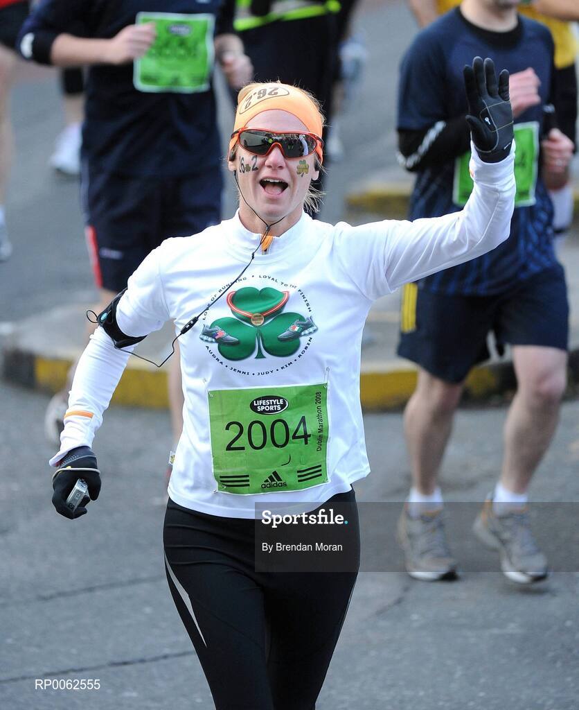 27 October 2008; Robin Delnoce, from Ohio, USA, in action during the Lifestyle Sports - adidas Dublin Marathon 2008. Merrion Square, Dublin. Picture credit: Brendan Moran / SPORTSFILE