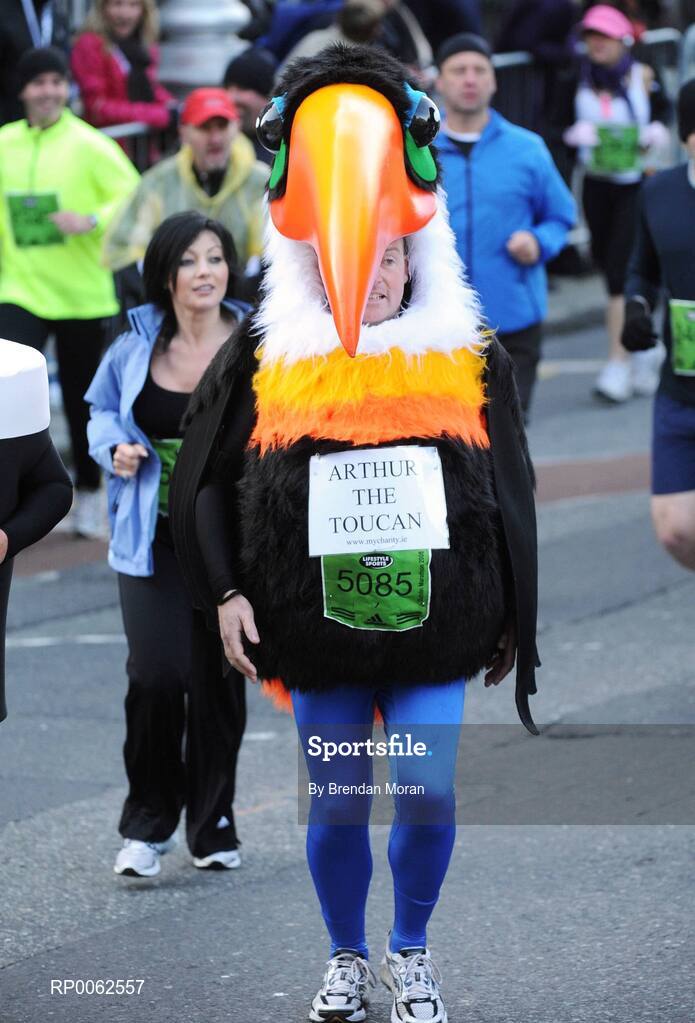 27 October 2008; Ned Iveagh, from Dublin and Norfolk, England, in action during the Lifestyle Sports - adidas Dublin Marathon 2008. Merrion Square, Dublin. Picture credit: Brendan Moran / SPORTSFILE