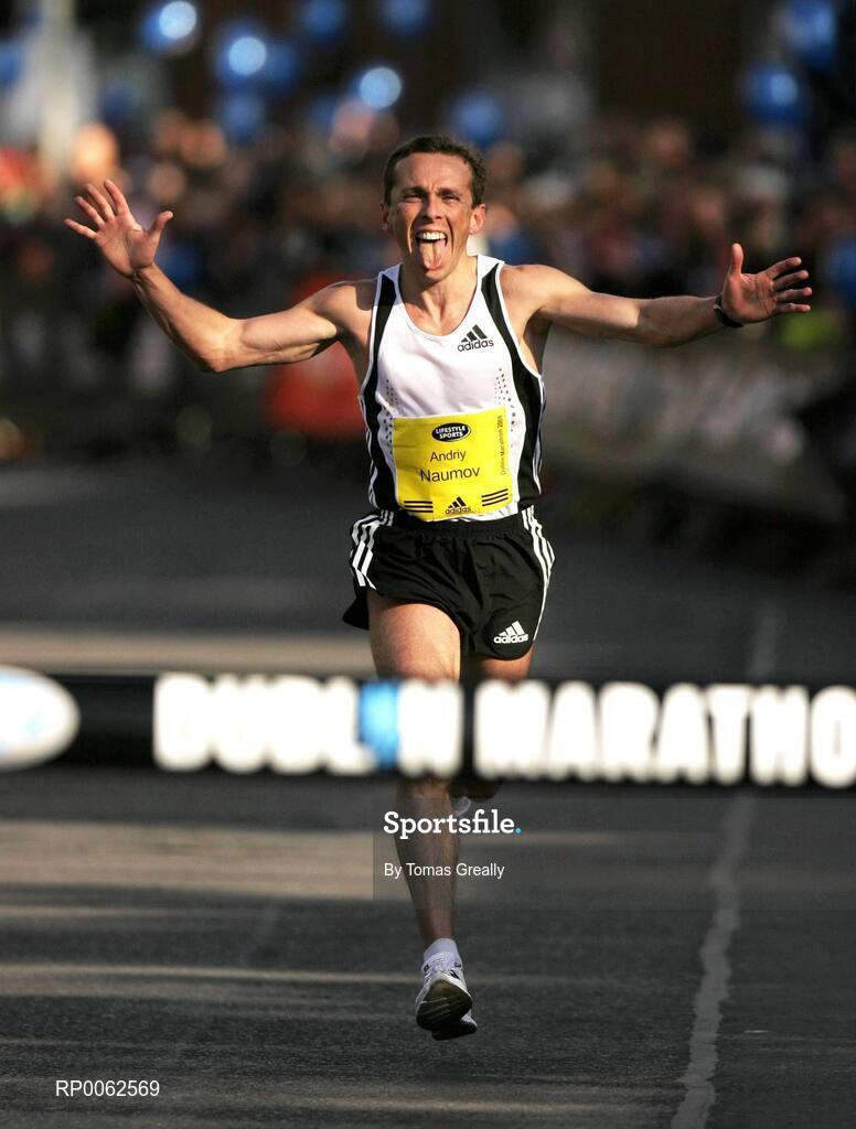 27 October 2008; Andriy Naumov, of the Ukraine, comes home to win the Lifestyle Sports - adidas Dublin Marathon 2008. Merrion Square, Dublin. Picture credit: Tomas Greally / SPORTSFILE