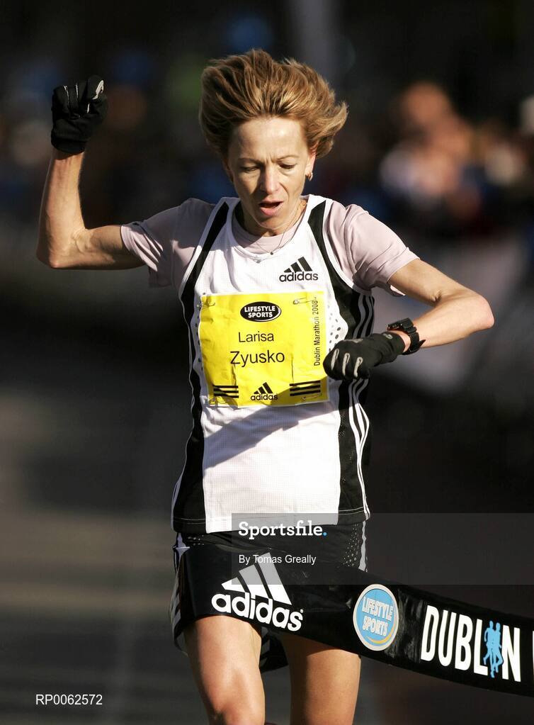 27 October 2008; Larissa Zousko, of Russia, crosses the finish line to win the Lifestyle Sports - adidas Dublin Marathon 2008. Merrion Square, Dublin. Picture credit: Tomas Greally / SPORTSFILE