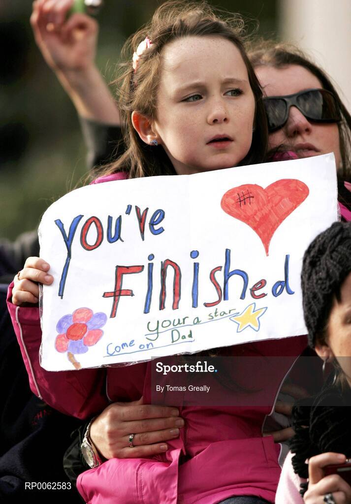 27 October 2008; A young spectator keeps an eye out for her dad during the Lifestyle Sports - adidas Dublin Marathon 2008. Merrion Square, Dublin. Picture credit: Tomas Greally / SPORTSFILE