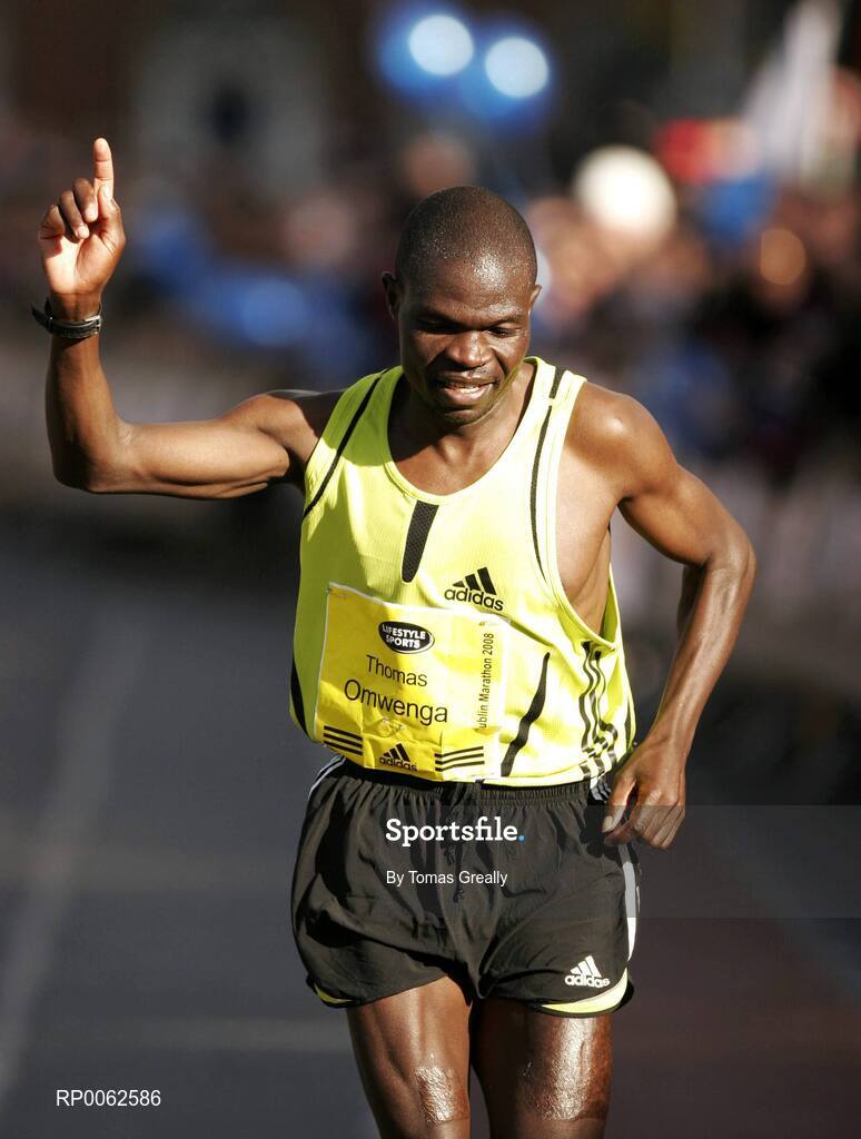 27 October 2008; Thomas Omwenga, of Kenya, comes home to finish second in the Lifestyle Sports - adidas Dublin Marathon 2008. Merrion Square, Dublin. Picture credit: Tomas Greally / SPORTSFILE