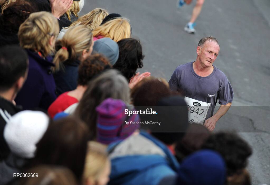 27 October 2008; Robert Boon, from Chesire, England, on the approach to the finish of the the Lifestyle Sports - adidas Dublin Marathon 2008. Merrion Square, Dublin. Picture credit: Stephen McCarthy / SPORTSFILE