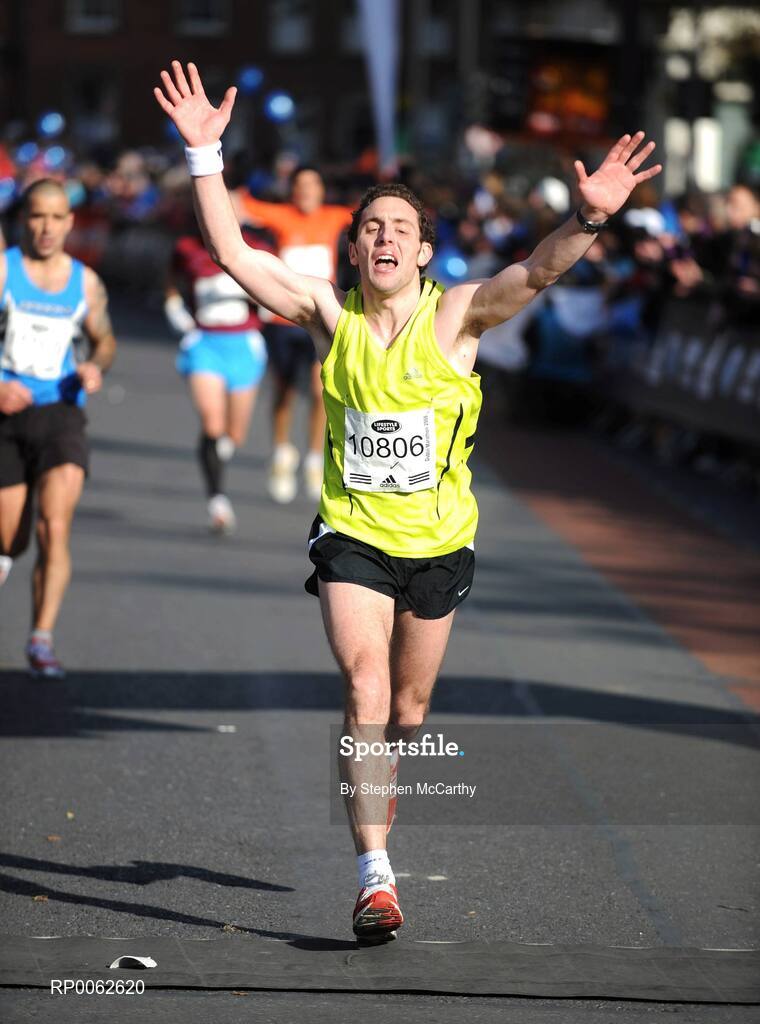 27 October 2008; Brian McCarey, from Cavan, celebrates on the approach to the finish of the the Lifestyle Sports - adidas Dublin Marathon 2008. Merrion Square, Dublin. Picture credit: Stephen McCarthy / SPORTSFILE