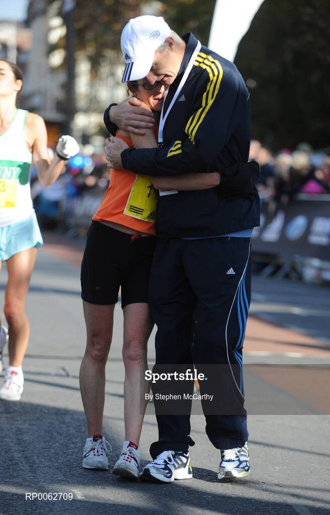 27 October 2008; Annette Kealy, Raheny Shamrocks AC, is consoled by Race Director Jim Aughney after the Lifestyle Sports - adidas Dublin Marathon 2008. Picture credit: Stephen McCarthy / SPORTSFILE