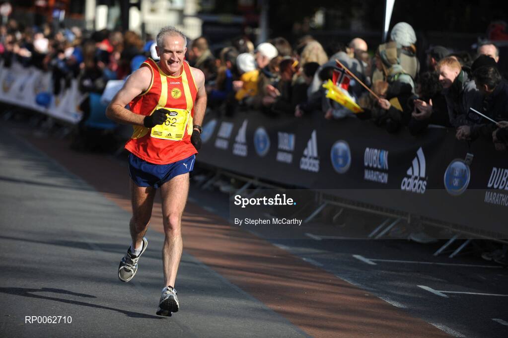 27 October 2008; Derek Quinn in action during the Lifestyle Sports - adidas Dublin Marathon 2008. Picture credit: Stephen McCarthy / SPORTSFILE