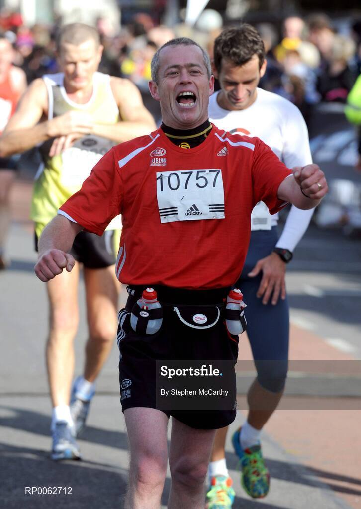 27 October 2008; Niall O Ceallaigh celebrates after completing the Lifestyle Sports - adidas Dublin Marathon 2008. Picture credit: Stephen McCarthy / SPORTSFILE