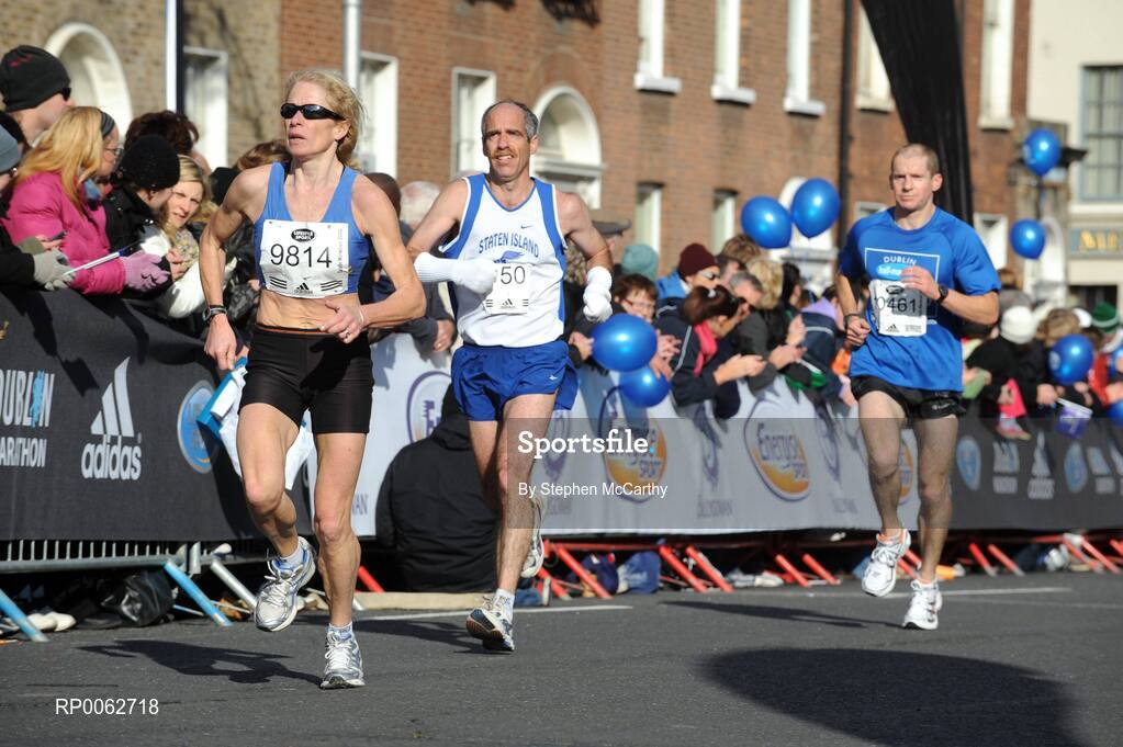 27 October 2008; Marie Synnott-Wells, Hal Goolman, from USA, and Niall McCabe on the approch to the finish during the Lifestyle Sports - adidas Dublin Marathon 2008. Picture credit: Stephen McCarthy / SPORTSFILE