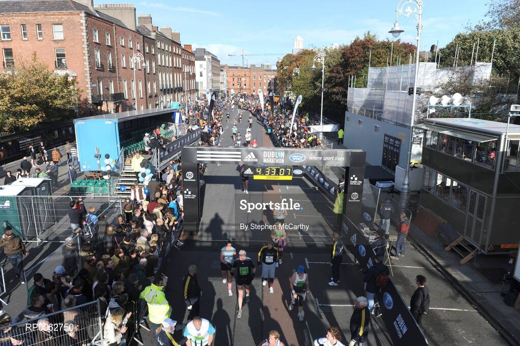 27 October 2008; A general view of competitors crossing the finish line during the Lifestyle Sports - adidas Dublin Marathon 2008. Merrion Square, Dublin. Picture credit: Stephen McCarthy / SPORTSFILE