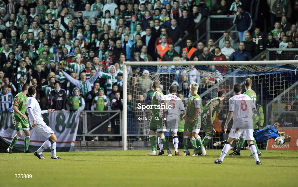 1 November 2008; Kyle Neill, far left, Glentoran, beats Cork City goalkeeper Mark McNulty, to score his side's firsat goal. Setanta Sports Cup Final, Cork City v Glentoran, Turners Cross, Cork. Picture credit: David Maher / SPORTSFILE