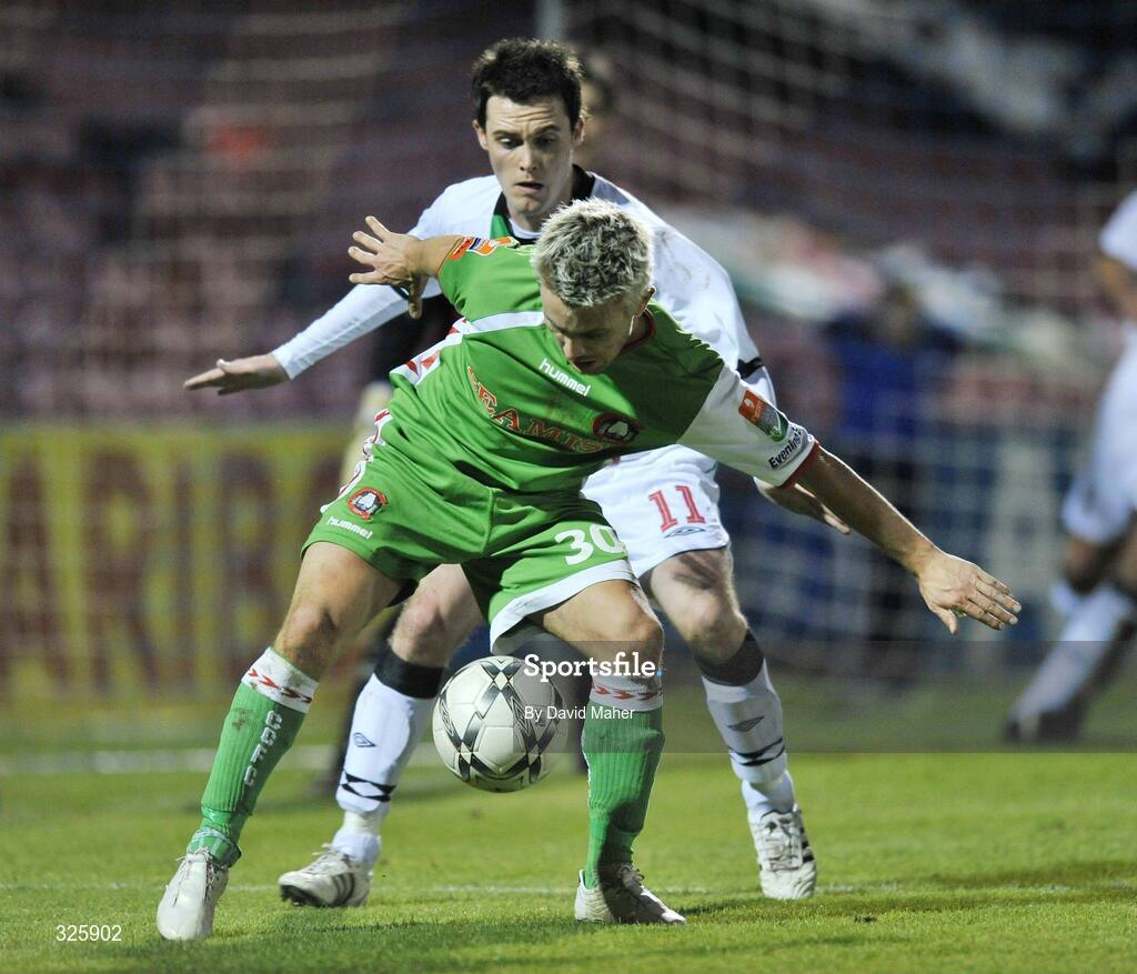 1 November 2008; Liam Kearney, Cork City, in action against David Scullion, Glentoran. Setanta Sports Cup Final, Cork City v Glentoran, Turners Cross, Cork. Picture credit: David Maher / SPORTSFILE