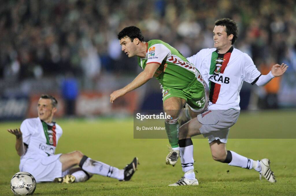 1 November 2008; Danny Murphy, Cork City, in action against David Scullion, Glentoran. Setanta Sports Cup Final, Cork City v Glentoran, Turners Cross, Cork. Picture credit: David Maher / SPORTSFILE