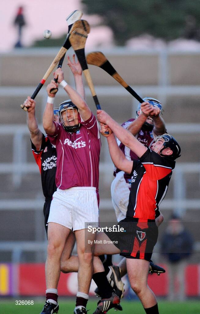 2 November 2008; Ciaran Lyng and Diarmuid Lyng, St Martin's, in action against Ben O'Conner and Liam Dunne, Oulart the Ballagh. Wexford Senior Hurling Final, Oulart the Ballagh v St Martin's, Wexford Park, Wexford. Picture credit: Matt Browne / SPORTSFILE
