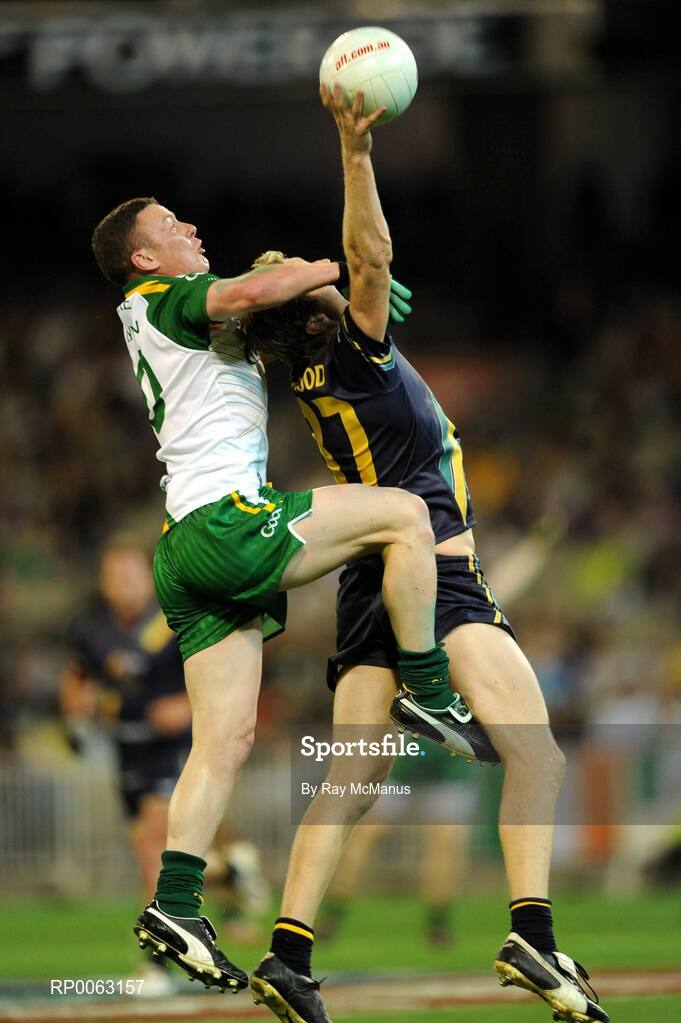 31 October 2008; Leighton Glynn, Ireland, in action against Adam Selwood, Australia. Toyota International Rules Series, Australia v Ireland, Melbourne Cricket Ground, Melbourne, Australia. Picture credit: Ray McManus / SPORTSFILE